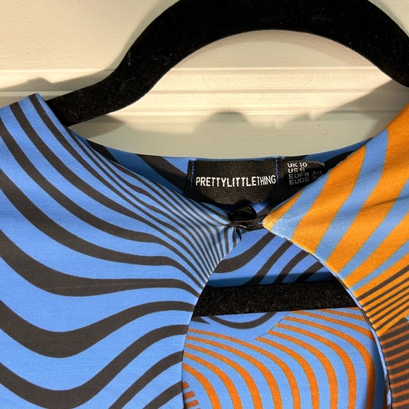 Long Sleeve Cropped Top - Picture 3 of 3